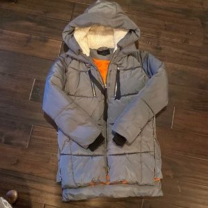 Cherte Down Parka with shearling lined hood. Grey size small